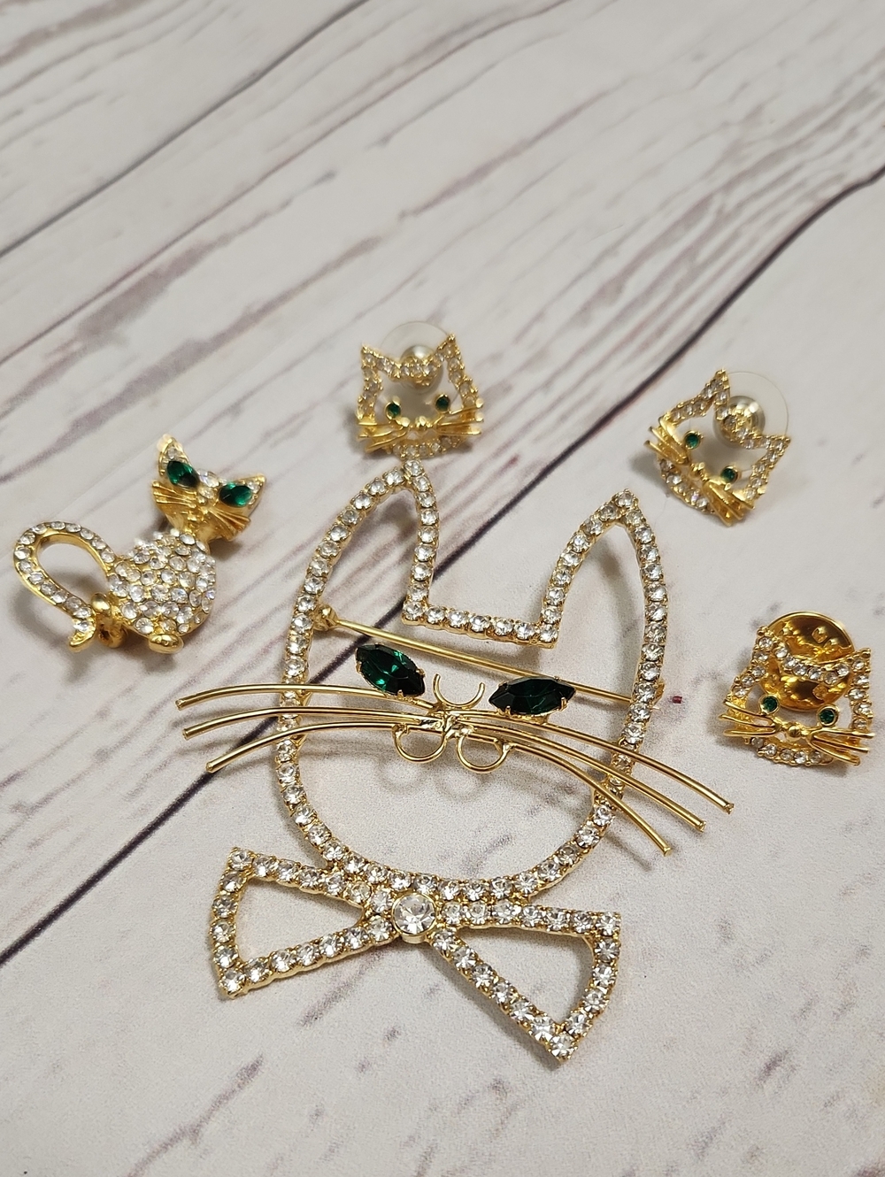 Gold Cat Face Broochs And Earrings with Green Crystal Eyes